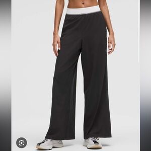 Swift Wide-Leg Pant
*Logo Waistband BLK/WHT